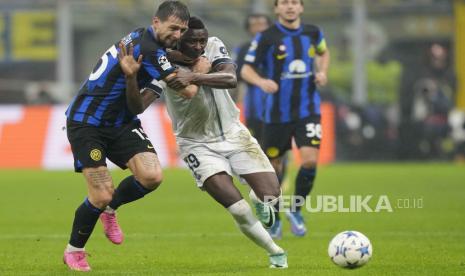 Pemain Inter Milan Francesco Acerbi. 