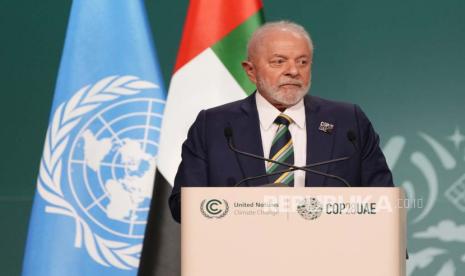 Presiden Brasil Luiz Inacio Lula da Silva berbicara pada sesi pleno KTT Iklim PBB COP28, Jumat, (1/12/2023), di Dubai, Uni Emirat Arab.