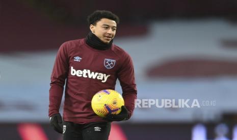 Jesse Lingard saat membela West Ham United. 