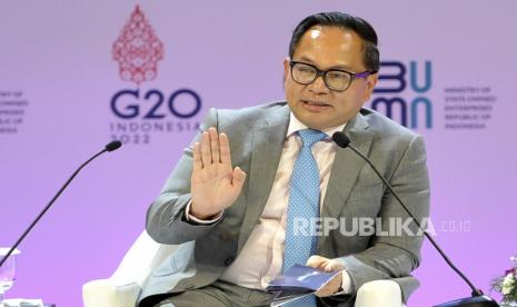 Wakil Menteri BUMN II Kartika Wirjoatmodjo menyampaikan paparan saat menjadi pembicara pada diskusi panel II State-Owned Enterprises (SOE) International Conference di Bali Nusa Dua Convention Center (BNDCC), Bali, Senin (17/10/2022). Diskusi panel tersebut mengangkat tema 