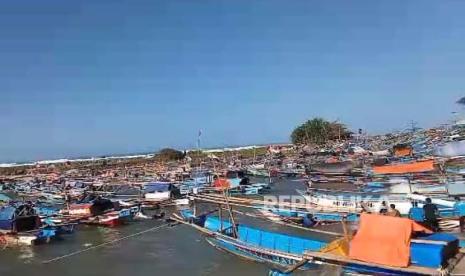 Badan Meteorologi Klimatologi, dan Geofisika (BMKG) mengimbau masyarakat yang beraktivitas di pesisir waspada potensi gelombang tinggi hingga 4 meter.