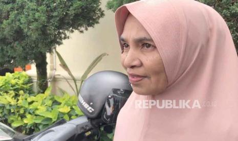 Eva Yulinda, warga yang Bukittinggi yang dituduh inses dengan anak kandungnya sendiri membantah dan melaporkan Wali Kota Bukittinggi Erman Safar ke Polresta karena merugikan nama baik keluarganya, Senin (26/6/2023) .