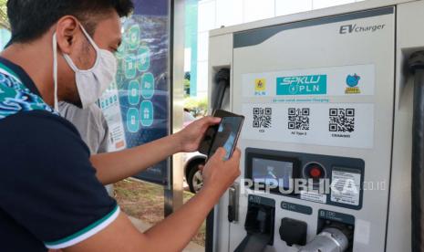 Stasiun Pengisian Kendaraan Listrik Umum (SPKLU). PT PLN (Persero) menambahkan Stasiun Pengisian Kendaraan Listrik Umum (SPKLU) di tiga lokasi strategis jalur mudik lebaran menuju Pelabuhan Gilimanuk