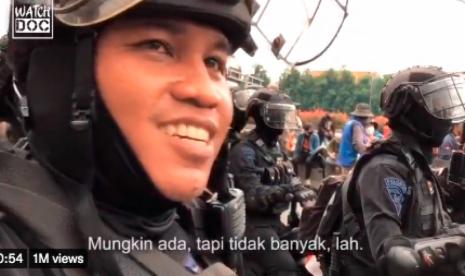 Viral polisi bicara soal kenaikan minyak.