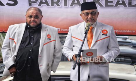 Presiden PKS Ahmad Syaikhu menyampaikan keterangan pers tentang musyawarah Majelis Syuro PKS di Kantor DPP PKS, Jakarta, Sabtu (10/8/2024). Presiden PKS Ahmad Syaikhu mengatakan bahwa musyawarah Majelis Syuro PKS memutuskan untuk melanjutkan komunikasi dengan para pimpinan partai politik hal itu sebagai upaya untuk membangun Indonesia yang lebih baik.