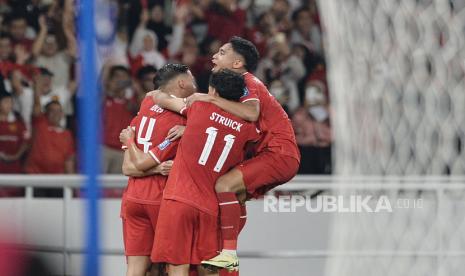 Pemain Timnas Indonesia melakukan selebrasi seusai Egy Maulana Vikri mencetak gol ke gawang Vietnam dalam pertandingan Kualifikasi Piala Dunia 2026 di Stadion Gelora Bung Karno, Senayan, Jakarta, Kamis (21/3/2024). Pada pertandingan itu Indonesia menang dengan skor 1-0. Gol timnas Indonesia lahir dari kaki Egy Maulana Vikri di menit ke-52.