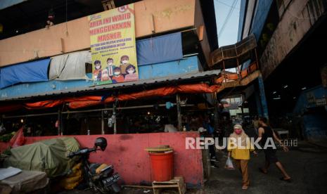 Suasana pasar tradisional Pasar Minggu, Jakarta.