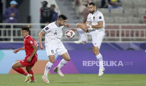 Bek timnas Indonesia Jordi Amat (tengah).