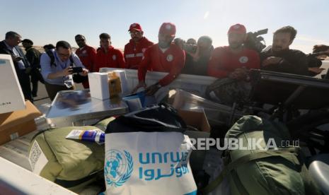 Barang-barang yang ditujukan untuk Gaza telah ditolak oleh otoritas Israel, di bandara Arish, Mesir, (23/3/2024).