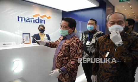 PT Bank Mandiri (Persero) Tbk membukukan laba bersih sebesar Rp 10,3 triliun pada semester I 2020. 