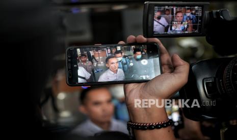 Mantan Kepala Bea Cukai Yogyakarta Eko Darmanto berjalan usai diperiksa di Gedung Merah Putih KPK, Jakarta, Selasa (7/3/2023). KPK melakukan pemeriksaan terhadap Eko Darmanto untuk dimintai klarifikasi terkait Laporan Harta Kekayaan Penyelenggara Negara (LHKPN)  sebesar Rp15,7 miliar.