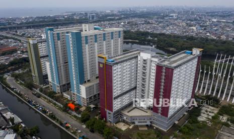 Foto aerial suasana Wisma Atlet Pademangan di Jakarta, Ahad (27/9/2020). Pemerintah telah menyiapkan tower 8 Wisma Atlet Pademangan sebagai lokasi isolasi mandiri bagi OTG COVID-19 dengan kapasitas 1.548 pasien. 