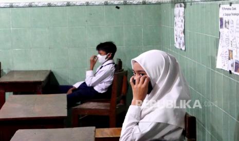 Siswa mengikuti uji coba pertemuan tatap muka, ilustrasi