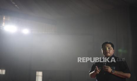 Menteri BUMN Erick Thohir menyampaikan paparan pada Kuliah Umum Tokoh Nasional di Universitas Jenderal Soedirman (Unsoed), Purwokerto, Banyumas, Jawa Tengah, Selasa (5/7/2022). Kuliah Umum tersebut membahas Kolaborasi BUMN dan Perguruan Tinggi dalam Menciptakan Generasi Digital yang Tangguh di Era Disrupsi. 