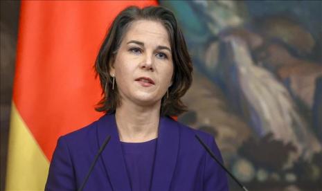 Menteri Luar Negeri Jerman Annalena Baerbock pada Senin (8/2/2022) mendesak Rusia untuk mengambil langkah-langkah mengurangi ketegangan dan memperingatkan Rusia akan menghadapi sanksi politik dan ekonomi yang berat jika menyerang Ukraina.