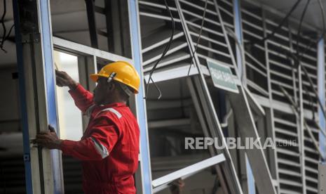 Renovasi halte Transjakarta (Ilustrasi). PT Transportasi Jakarta (TransJakarta) merenovasi 11 halte di lima koridor utama untuk meningkatkan pelayanan bagi penumpang.