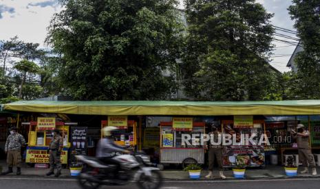 Sejumlah lapak pedagang kaki lima (PKL). 