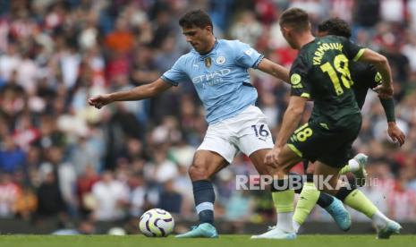 Pemain Manchester City Rodri (kiri).