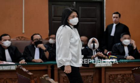 Terdakwa Putri Candrawathi bersiap menjalani sidang vonis dalam kasus dugaan pembunuhan berencana terhadap Brigadir J, di Pengadilan Negeri Jakarta Selatan, Senin (13/2/2023). Sidang tersebut beragendakan pembacaan vonis terhadap terdakwa Putri Candrawathi. Putri Candrawathi sebelumnya dituntut 8 tahun penjara oleh jaksa penuntut umum (JPU).