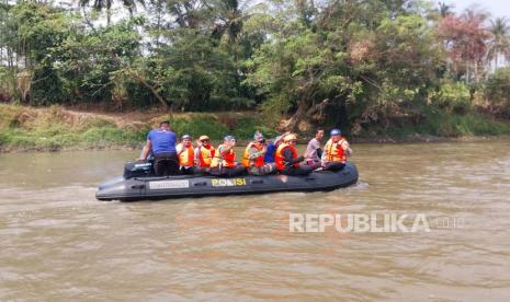 (ILUSTRASI) Susur sungai.