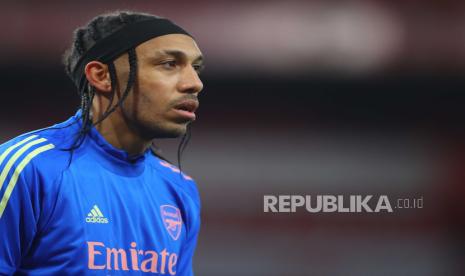 Pierre-Emerick Aubameyang dari Arsenal selama pemanasan menjelang pertandingan sepak bola Liga Utama Inggris antara Arsenal FC dan Liverpool FC di London, Inggris, 03 April 2021 (diterbitkan ulang 15 April 2021).