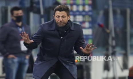  Isyarat pelatih kepala Cagliari Eusebio Di Francesco saat pertandingan sepak bola Serie A Italia Cagliari Calcio vs AC Milan di stadion Sardegna Arena di Cagliari, Italia, 18 Januari 2021.