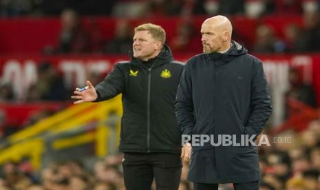 Pelatih Newcastle United Eddie Howe (kiri) vs pelatih Manchester United (MU) Erik ten Hag. 