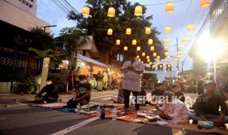 Umat Muslim mengikuti buka bersama di Masjid Jogokariyan, Yogyakarta (ilustrasi).