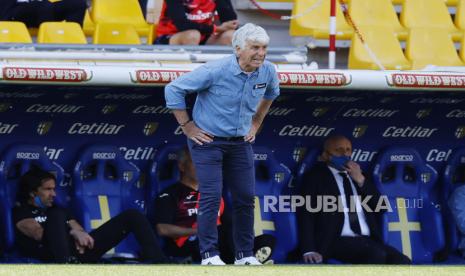 Pelatih Atalanta Gian Piero Gasperini saat pertandingan sepak bola Serie A Italia Parma Calcio vs Atalanta BC di stadion Ennio Tardini di Parma, Italia, 09 Mei 2021.