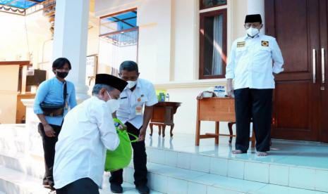 Gubernur WH Lepas 10 Ribu Bantuan Paket Sembako