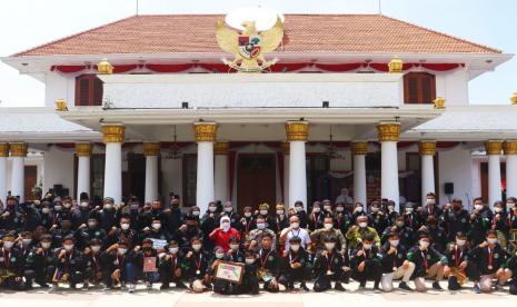 Jadi Juara Umum, Khofifah Beri Apresiasi Khusus Atlet Pencak Silat Pagar Nusa