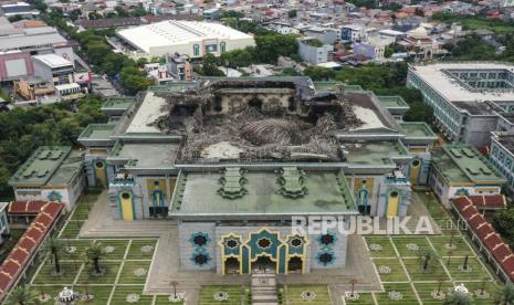Masjid Jakarta Islamic Center Dibersihkan dan Mulai Direnovasi