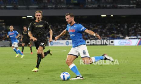 Gelandang Napoli Fabian Ruiz (kanan).