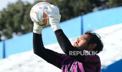 Kiper Adixi Lenzivio akan memperkuat PSMS Medan di Liga 2 Indonesia. 