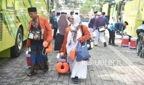 Kloter pertama calon jamaah haji dari Kabupaten Sleman kloter 48-SOC (Sleman) diberangkatkan ke Asrama Haji Donohudan pada Jumat (24/5/2024) pagi. 