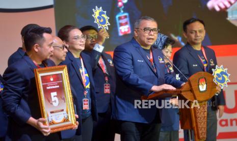 Wakil Ketua Umum Partai Nasdem Ahmad Ali memberikan sambutan saat acara Pengundian dan Penetapan Nomor Urut Partai Politik Peserta Pemilihan uUmum tTahun 2024 di Kantor KPU, Jakarta, Rabu (14/12/2022).  KPU resmi mengumumkan dan menetapkan nomor urut untuk 17 partai politik Nasional dan 6 Partai lokal aceh. Republika/Prayogi 