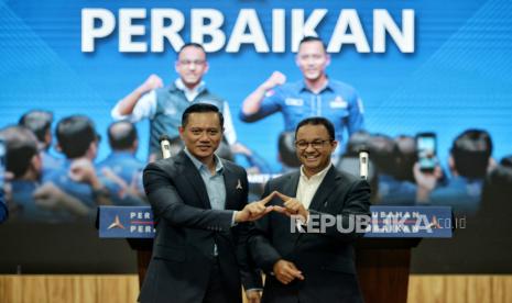 Bakal calon presiden dari Koalisi Perubahan Anies Rasyid Baswedan bersama Ketua Umum DPP Partai Demokrat Agus Harimurti Yudhoyono (AHY).