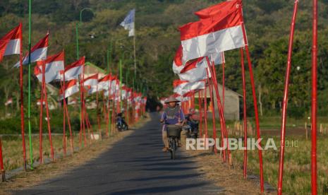 Kota Kediri Bagikan Bendera Merah Putih ke Warga (ilustrasi).