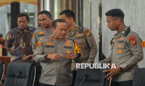 Polda Metro Jaya Tetapkan Roy Suryo Cs Jadi Tersangka Kasus Ijazah Jokowi |Republika Online 11 081545500 1762493294 830 556