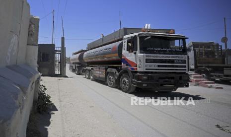  Israel telah memberikan persetujuan untuk 24 ribu liter (6.340 galon) bahan bakar diesel yang akan digunakan oleh truk untuk operasi PBB di Jalur Gaza