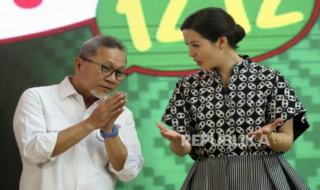 Menteri Perdagangan Indonesia Zulkifli Hasan (kiri), dan Direktur Eksekutif TikTok E-Commerce Indonesia Stephanie Susilo.