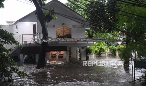 Badan Penanggulangan Bencana Daerah (BPBD) Kota Sukabumi, Ahad (7/11), mencatat bencana banjir dan tanah longsor melanda belasan titik.