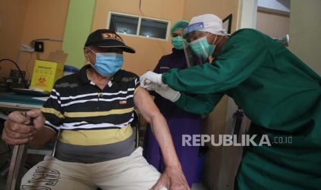 Surabaya Mulai Jalankan Vaksin Booster, Lansia Jadi Sasaran