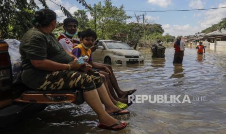 Pemandangan umum setelah banjir melanda Taman Sri Muda, distrik Shah Alam, sekitar 40 km dari Kuala Lumpur, Malaysia, 21 Desember 2021. 