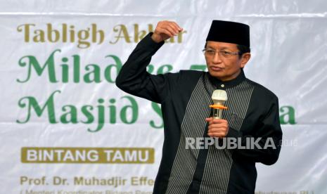 Prof Nasaruddin Umar: Sumpah Pemuda Jadi Mudah Sebab Budaya Maritim. Foto: Imam Besar Masjid Istiqlal, Nasaruddin Umar menyampaikan tausiyah saat tabligh akbar di Masjid Syuhada, Yogyakarta, Rabu (21/9/2022). Tabligh Akbar ini dalam rangka Milad ke-70 Majsid Syuhada Yogyakarta. Tema tausiyah yang dibawakan yakni membangkitkan kembali masjid sebagai pusat dakwah dan pendidikan yang mengedepankan pluralitas dan wasatiyah.