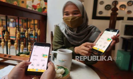 PT Bank Mandiri (Persero) Tbk menilai keputusan Otoritas Jasa Keuangan (OJK) memperpanjang kebijakan restrukturisasi kredit perbankan dari Maret 2021 menjadi Maret 2022 dapat membantu perbankan mengurangi risiko kredit selama krisis pandemi Covid-19.