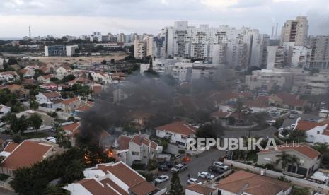 Smoke rises after a rocket fired from the Gaza Strip hit a house in Ashkelon, southern Israel, Saturday, Oct. 7, 2023. The rockets were fired as Hamas announced a new operation against Israel. 