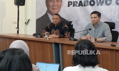 Anggota Tim Gugus Tugas Sinkronisasi Prabowo-Gibran Bidang Komunikasi Hasan Nasbi saat konferensi pers terkait program makan bergizi di Media Center TKN Prabowo-Gibran, Jakarta Selatan, Jumat (19/7/2024). 