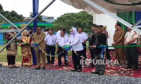 Kepala Badan Meteorologi Klimatologi dan Geofisika (BMKG), Dwikorita Karnawati, saat peringatan hari meteorologi dan peresmian tower 100 meter di Stadiun Global Atmosphere Watch (GAW) Bukit Koto Tabang, Sumatra Barat, Senin (20/3/2023) 