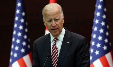 Biden menyerukan militer Sudan untuk segera membebaskan semua yang ditahan.